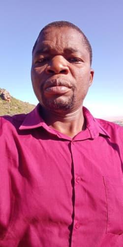 Emmanuel Komwedzai profile